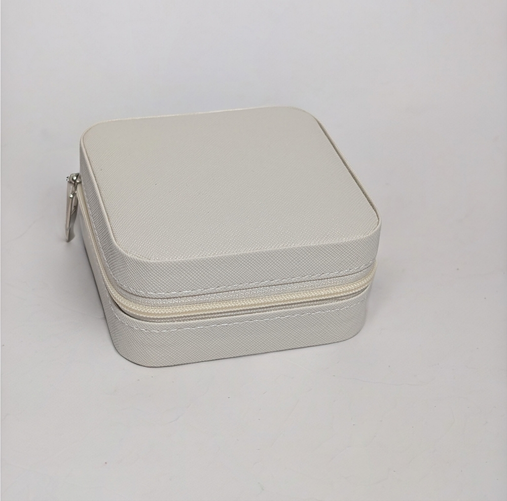 Ivory Travel Jewelry Organizer Case – Removable Divider
